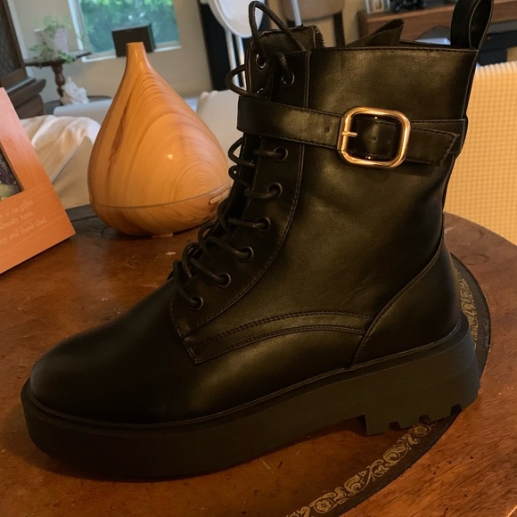 High top round toe lace up & side zip chunky heel boots. - Picture 5 of 6